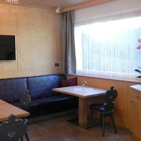 Hotel Garni Mezdi Sëlva di Val Gardena